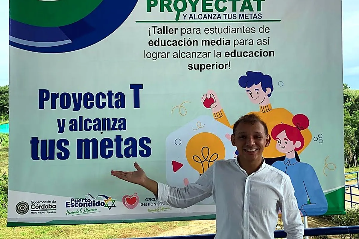 Feria universitaria en Puerto Escondido
