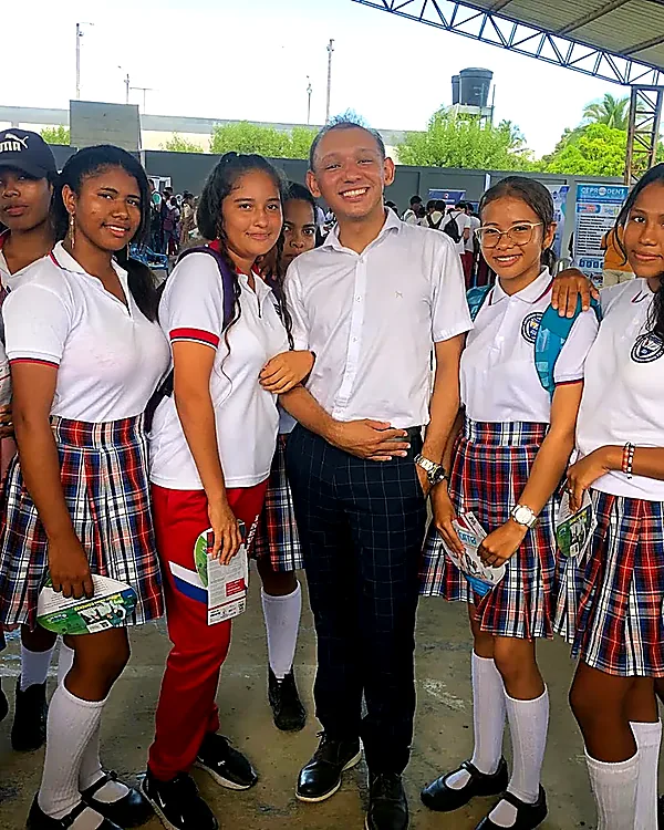 Estudiantes de colegios públicos durante una feria universitaria de la Fundación en Córdoba